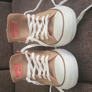 Converse size 9 red/tan